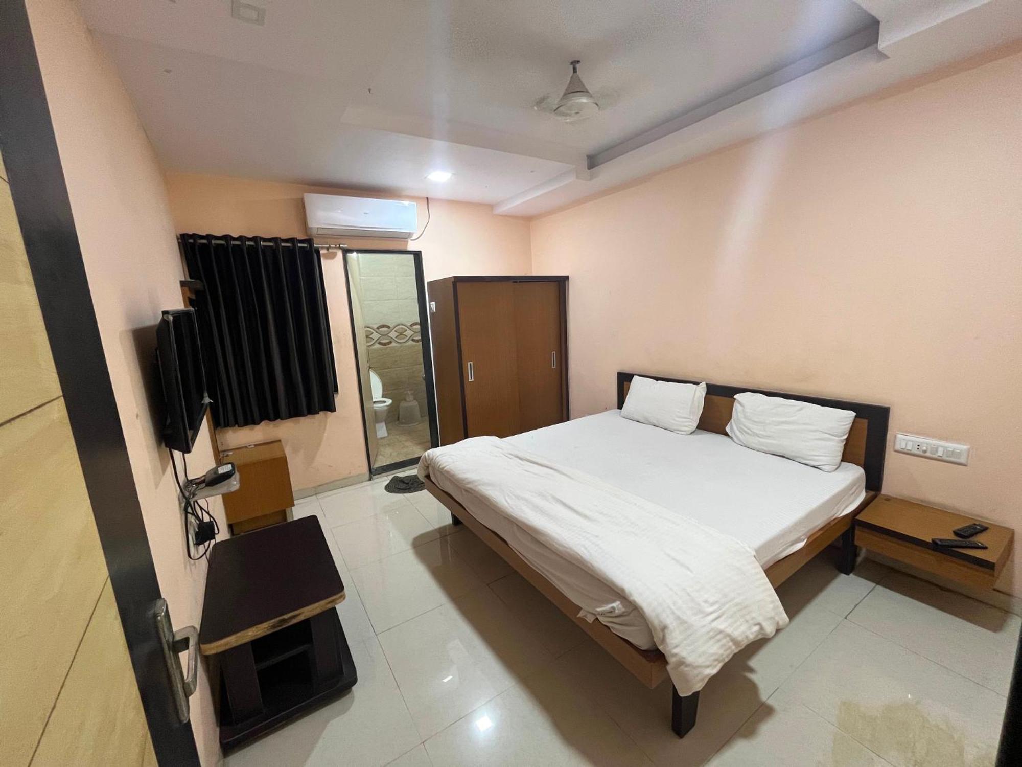 Oyo Hotel Rio Inn อานันด์ ภายนอก รูปภาพ