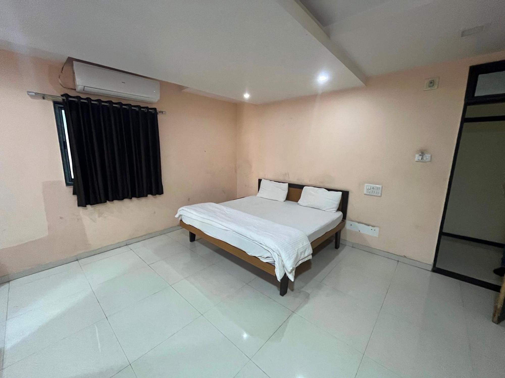 Oyo Hotel Rio Inn อานันด์ ภายนอก รูปภาพ