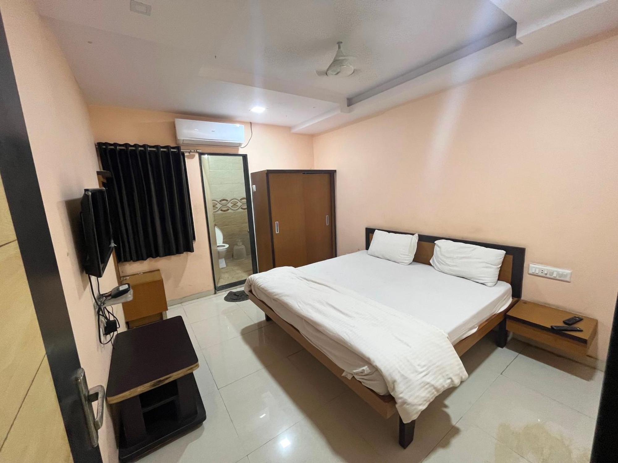 Oyo Hotel Rio Inn อานันด์ ภายนอก รูปภาพ