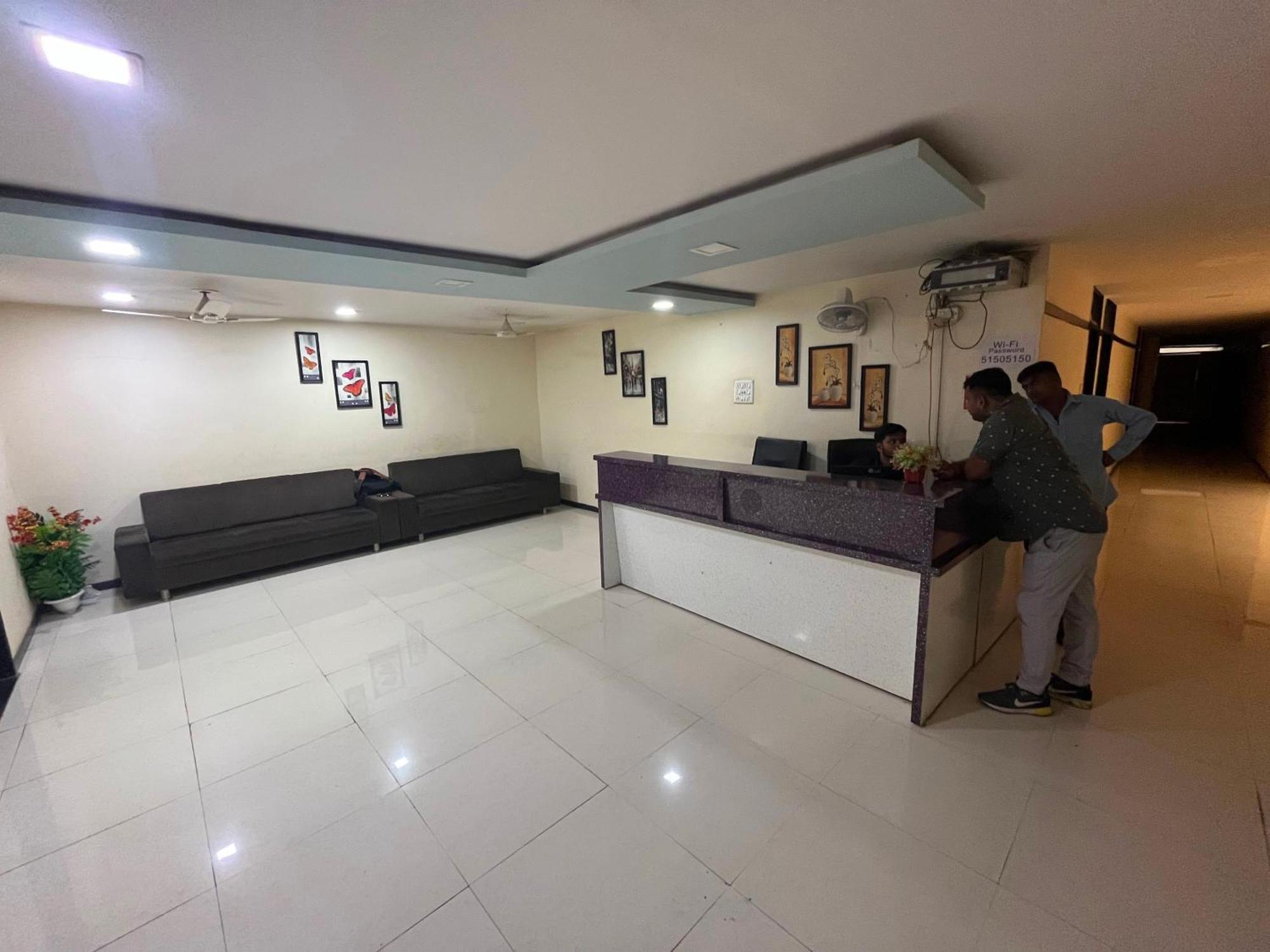 Oyo Hotel Rio Inn อานันด์ ภายนอก รูปภาพ