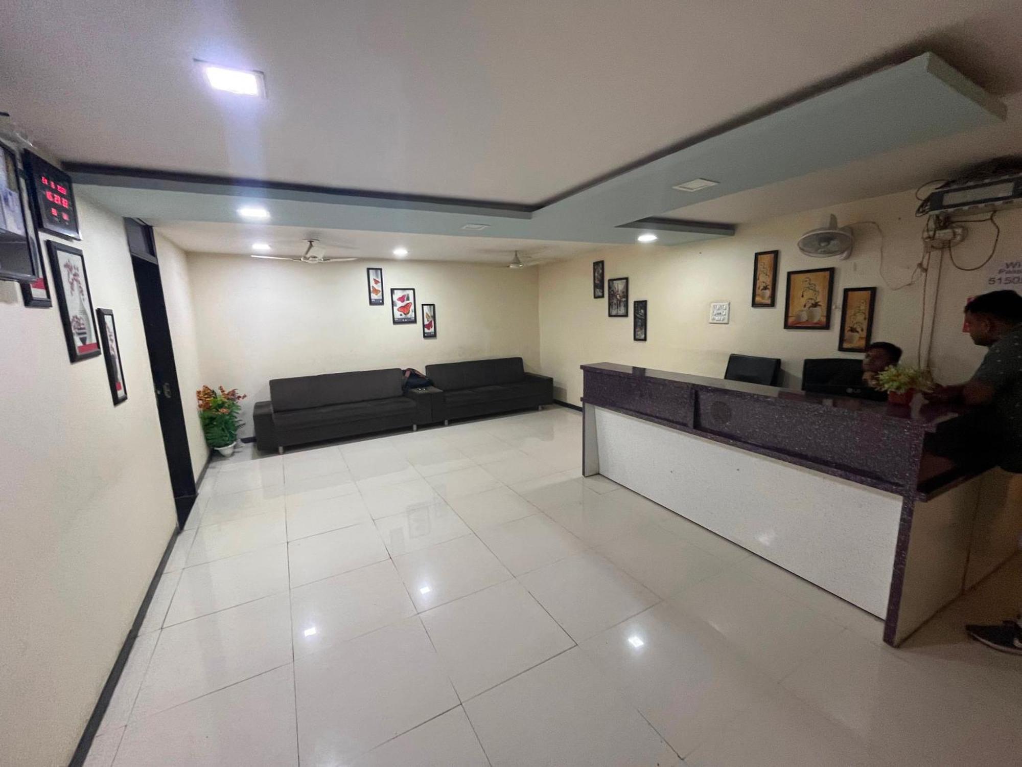 Oyo Hotel Rio Inn อานันด์ ภายนอก รูปภาพ