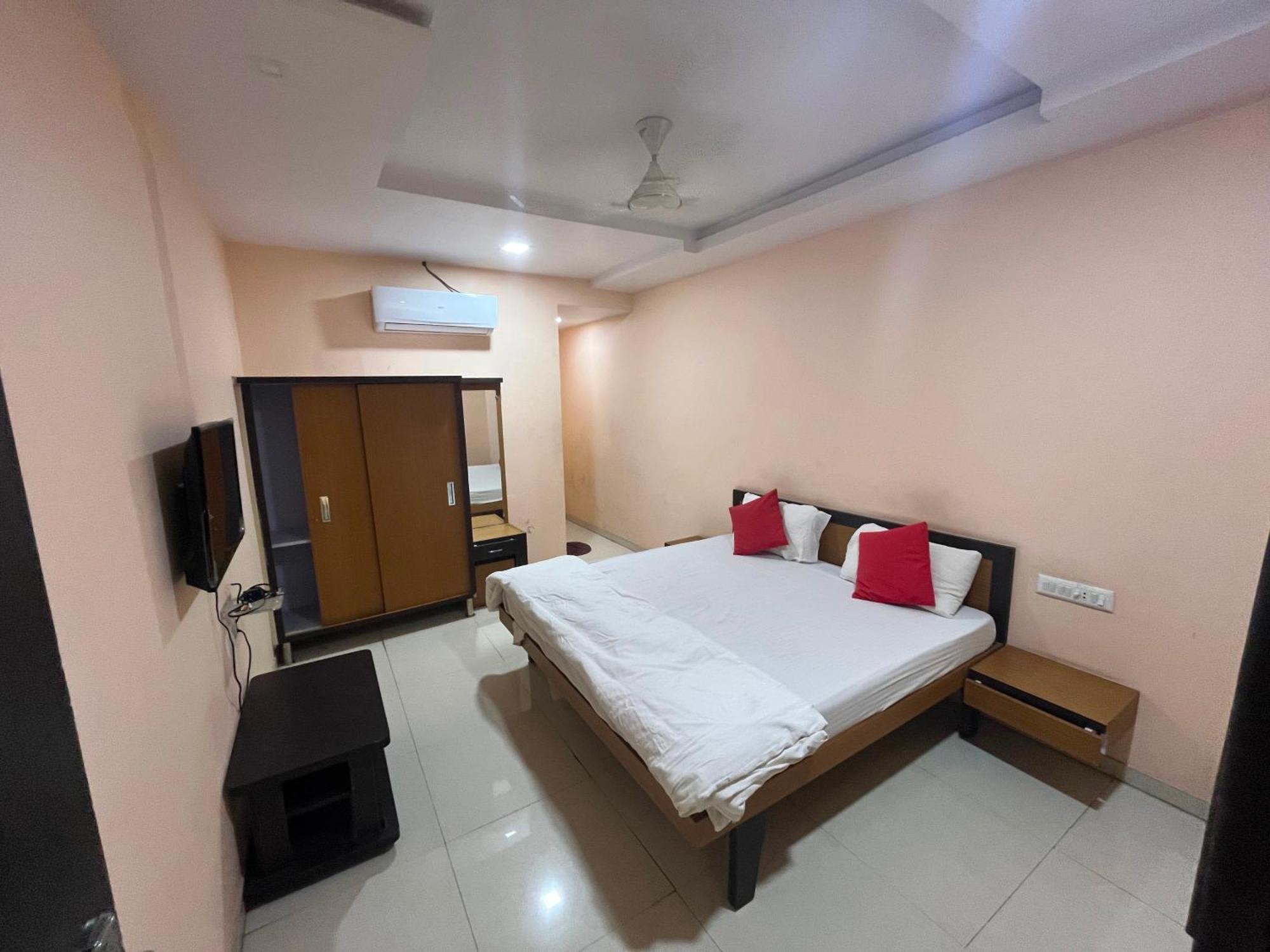 Oyo Hotel Rio Inn อานันด์ ภายนอก รูปภาพ